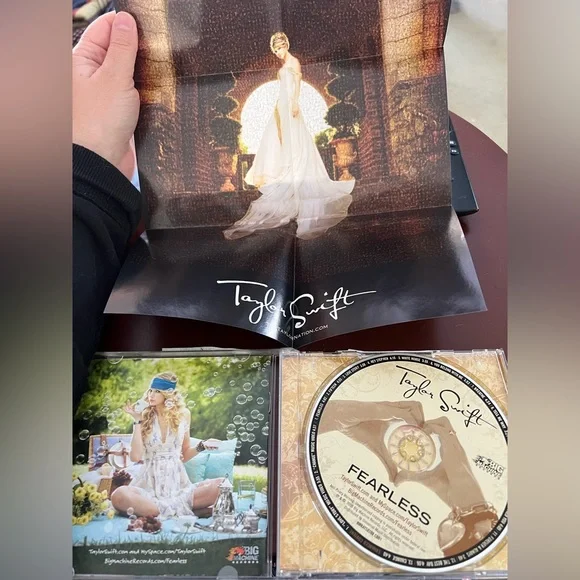 Taylor Swift Fearless CD with cd poster - Picture 4 of 6